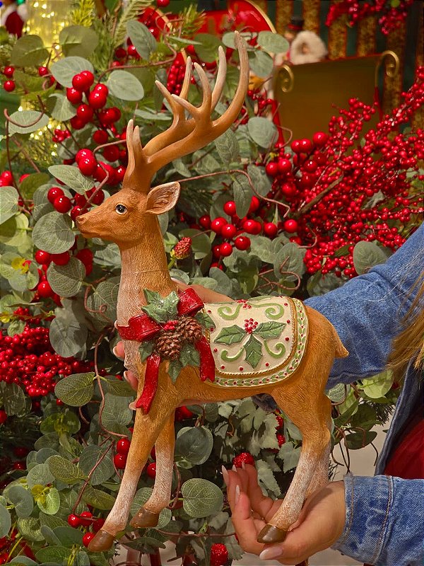 RENA EM PÉ DECORADA VERDE E BRANCA EM RESINA 27CM - PRÉ VENDA 2026