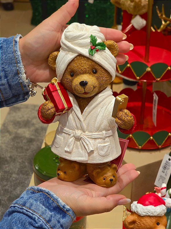 URSO COM ROUPÃO BRANCO 20CM - PRÉ VENDA 2026