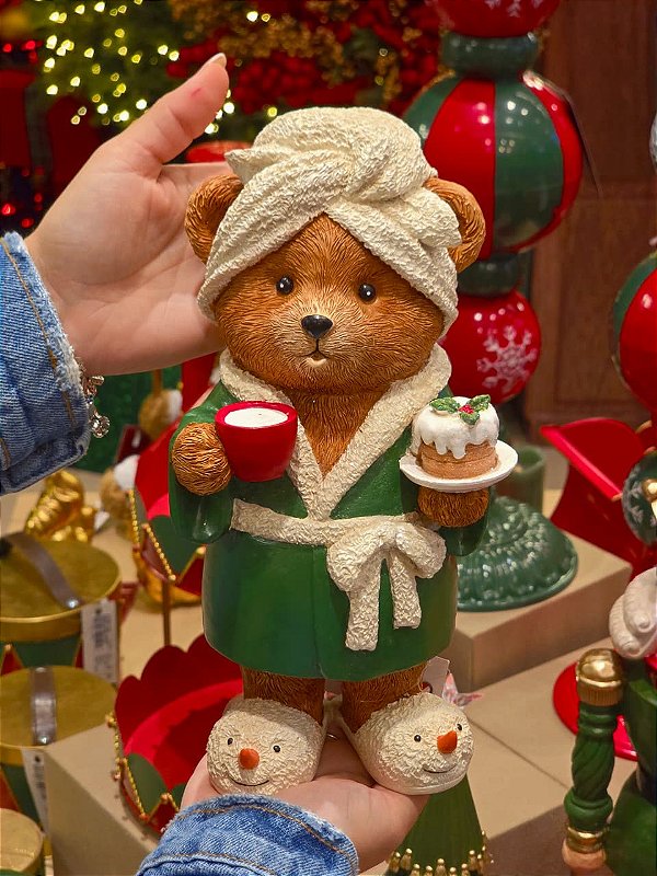 URSO COM ROUPÃO VERDE 26CM - PRÉ VENDA 2026