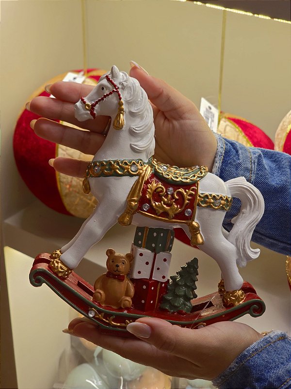 CAVALO DE BALANÇO BRANCO 20,5CM - PRÉ VENDA 2026