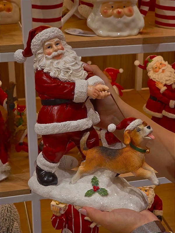 PAPAI NOEL PASSEANDO COM CACHORRO EM RESINA 28CM - PRÉ VENDA 2026
