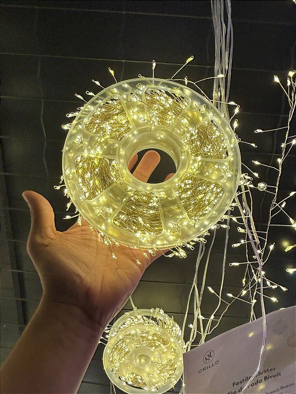 PISCA FIO DE FADA COM STROBO 20 METROS 600 LEDS CLUSTER WARM BIVOLT - PRÉ VENDA 2026