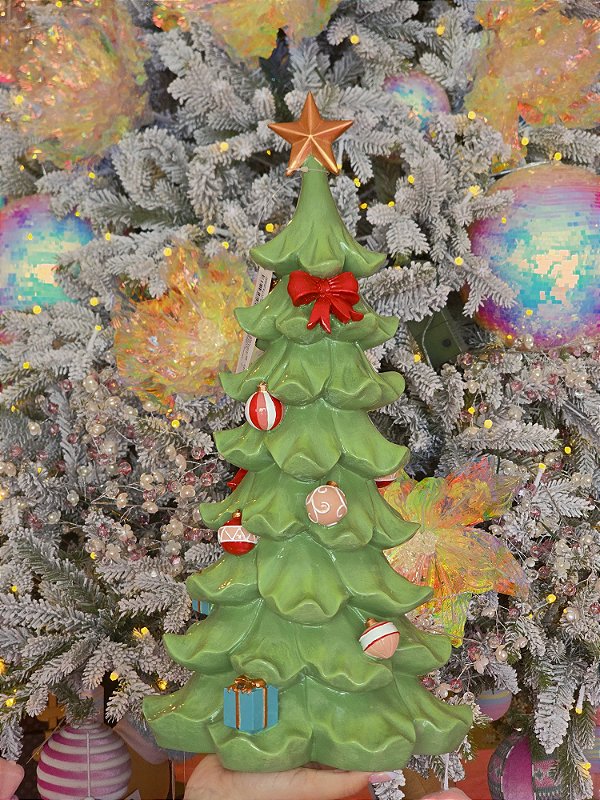 ÁRVORE COM PENDENTES NATALINOS VERDE EM RESINA 45CM - PRÉ VENDA 2026