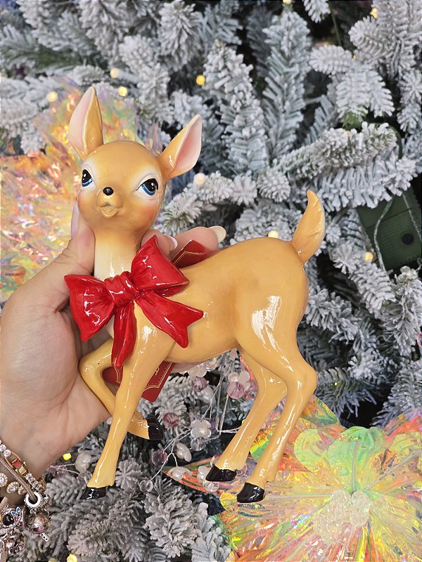 RENA EM PÉ COM LAÇO VERMELHO EM RESINA PREMIUM 20,8CM - PRÉ VENDA 2026