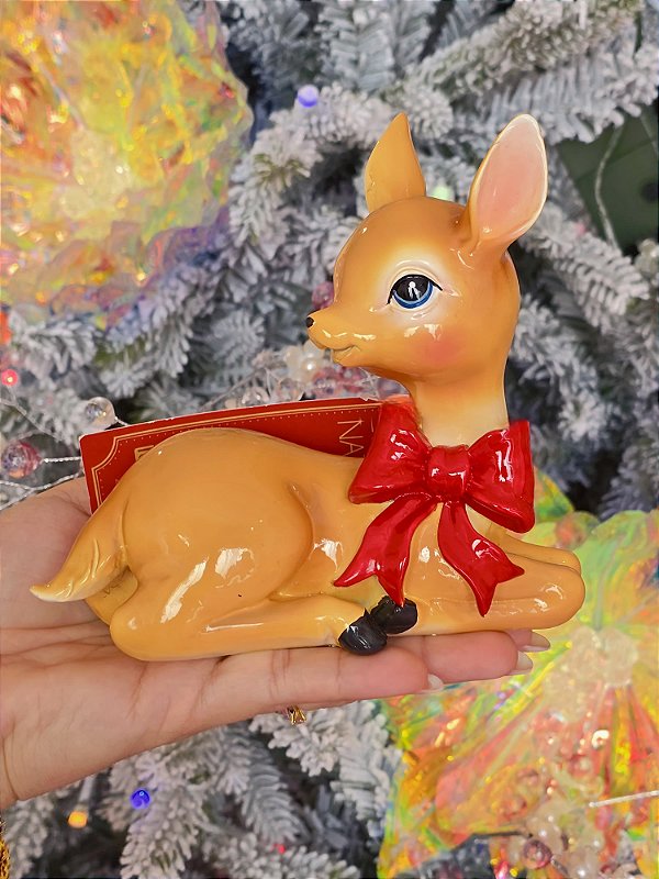 RENA DEITADA COM LAÇO VERMELHO EM RESINA PREMIUM 13CM - PRÉ VENDA 2026