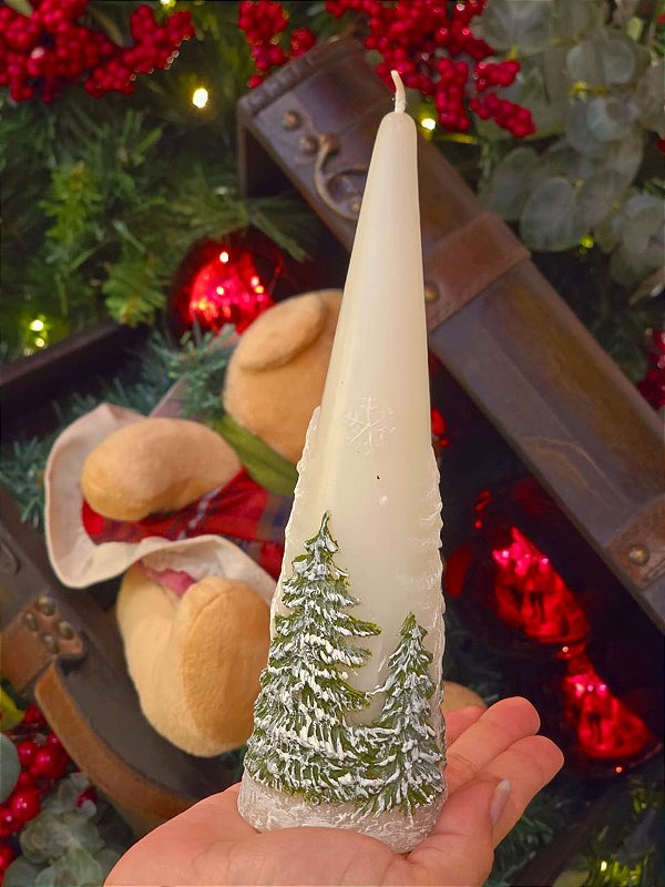 VELA EM FORMATO DE CONE PINHEIRO 21CM - PRÉ VENDA 2026