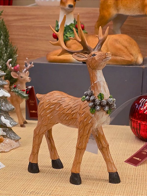 RENA EM PÉ MARROM COM PINHAS 27CM - PRÉ VENDA 2026