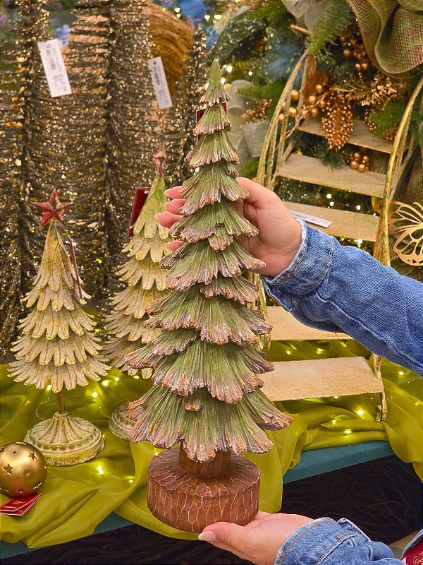 ÁRVORE EM RESINA TEXTURIZADA VERDE E MARROM 45CM - PRÉ VENDA 2026