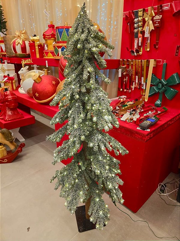 ÁRVORE PINHEIRO NEVADO 579 GALHOS 500 LEDS 1,50CM - PRÉ VENDA 2026