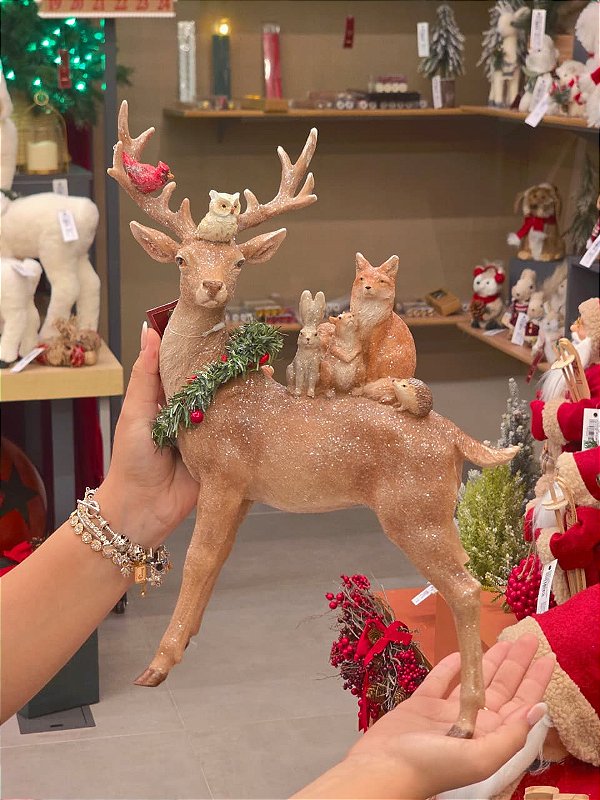 RENA EM PÉ MARROM COM ANIMAIS 35CM - PRÉ VENDA 2026