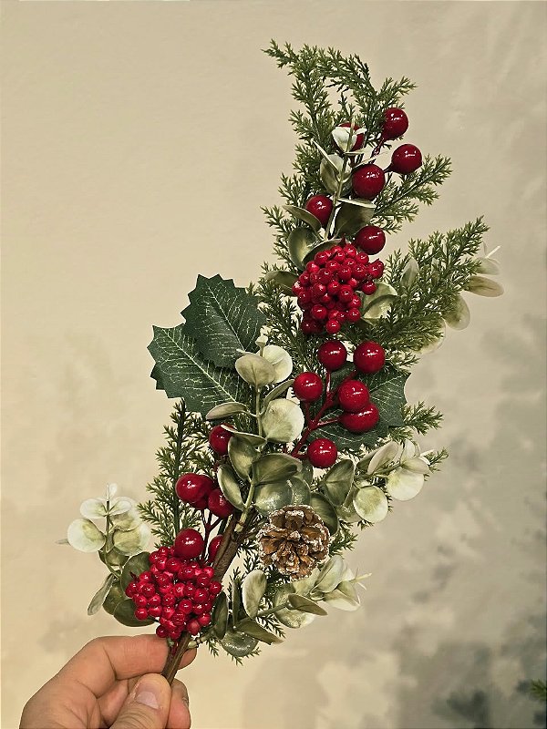 GALHO DECORATIVO BERRY FOLHAGENS COM PINHA 68CM