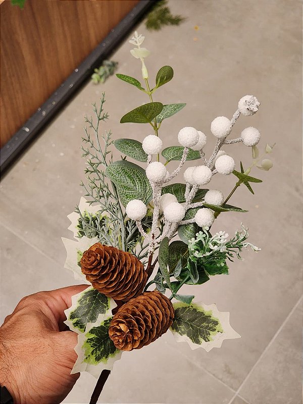 GALHO DECORATIVO BERRY BRANCO COM FOLHAS 30CM - PRÉ VENDA 2026