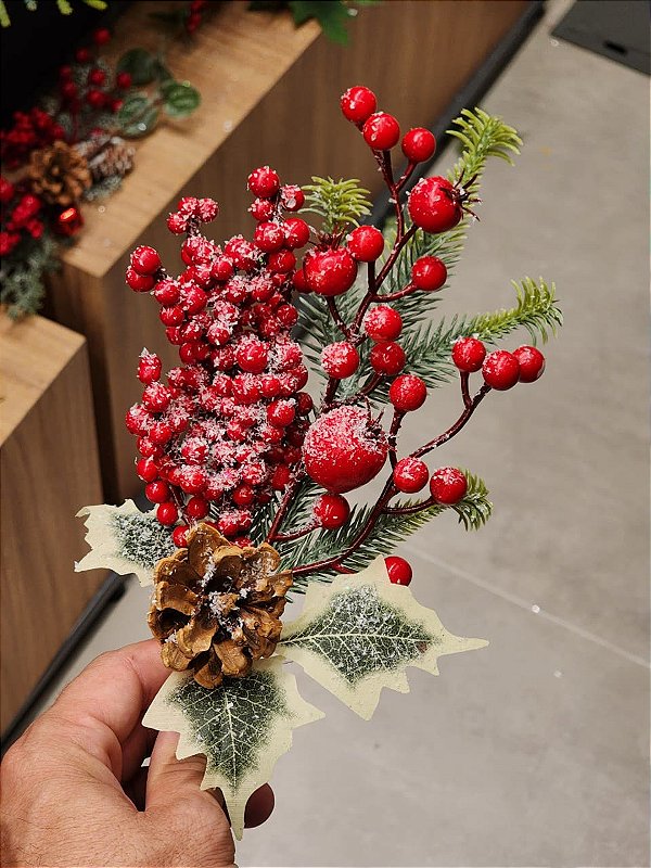 GALHO DECORATIVO BERRY COM PINHA NEVADO 36CM - PRÉ VENDA 2026