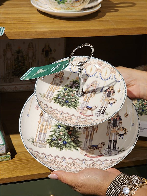 SUPORTE 2 ANDARES QUEBRA NOZES COM CAIXA DE PRESENTE - PRÉ VENDA 2026