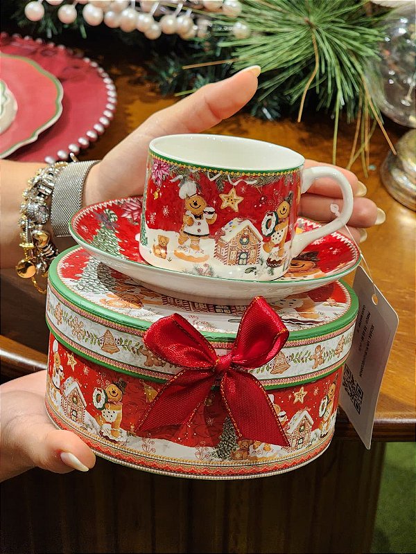 XÍCARA COM PIRES DECORADO GINGERBREAD COM CAIXA DE PRESENTE - PRÉ VENDA 2026
