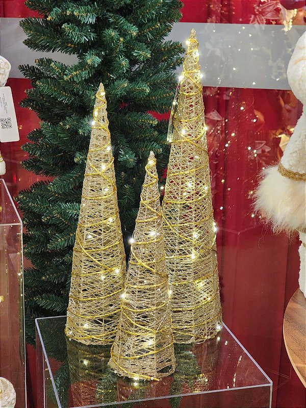 TRIO DE ÁRVORE CONE ARAMADA COM LEDS WARM BIVOLT - PRÉ VENDA 2026