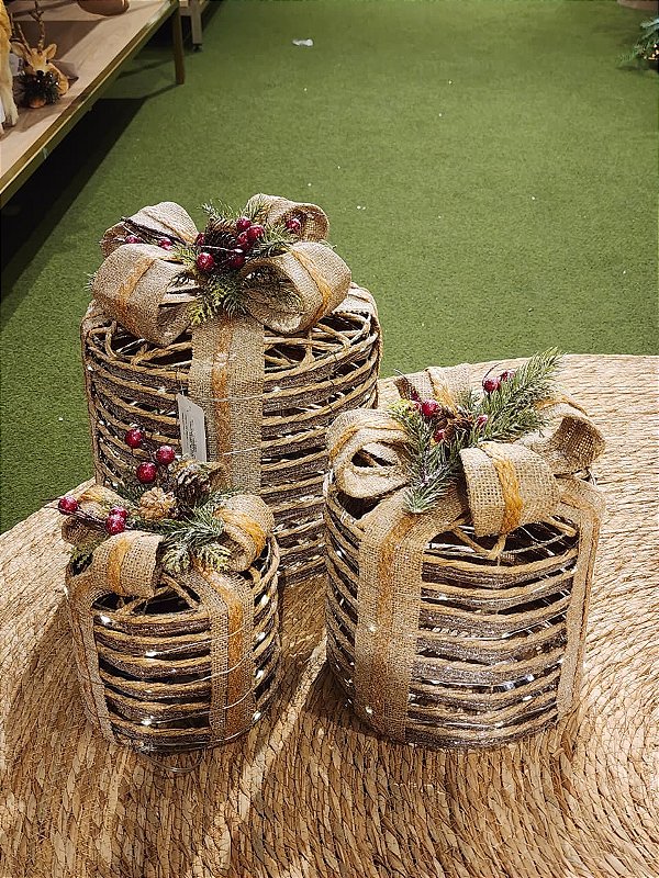 TRIO DE CAIXA DE PRESENTE COM LED WARM ARAMADO RÚSTICO - PRÉ VENDA 2026