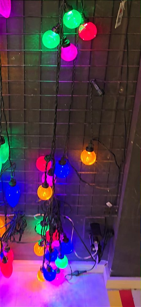 PISCA CORDÃO 20 LAMPADAS BOLAS COLORIDO 9,5 METROS BIVOLT USO INTERNO E EXTERNO- PRÉ VENDA 2026