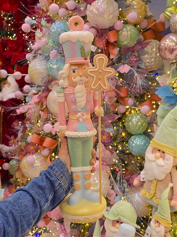 QUEBRA NOZES EM RESINA CANDY 50,5CM - PRÉ VENDA 2026