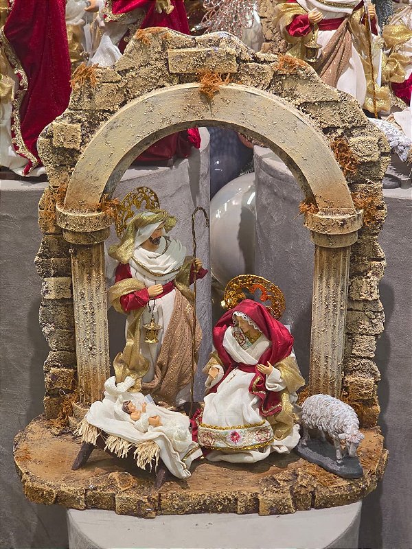 SAGRADA FAMÍLIA COM PORTAL LUXO LINHA SACRA VINHO 30CM COM 3 PEÇAS - PRÉ VENDA 2026