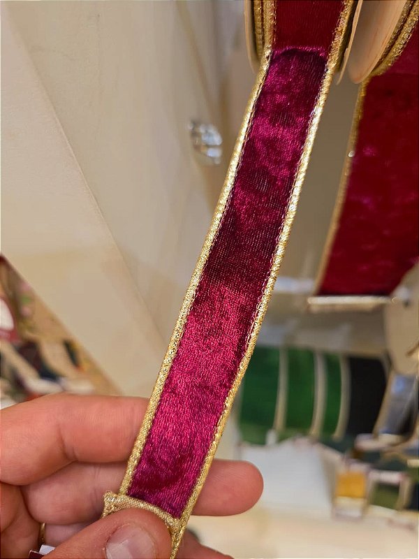 FITA ARAMADA VELUDO BORDO DUPLA FACE DOURADO 2,5CM - PRÉ VENDA 2026