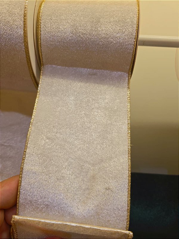 FITA ARAMADA VELUDO BRANCO COM COSTURA DOURADA 10CM - PRÉ VENDA 2026