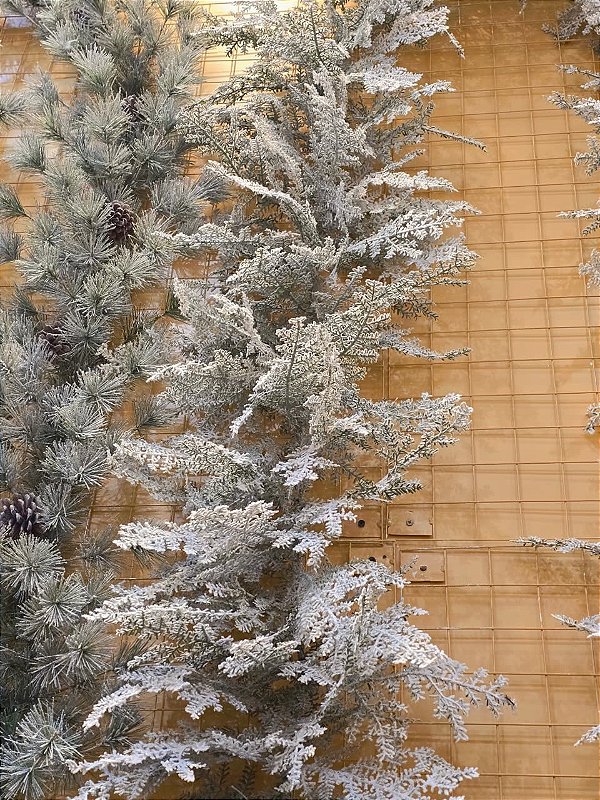 FESTÃO REALISTA NEVADO GALHO BARILOCHE 130 GALHOS 2,70CM - PRÉ VENDA 2026