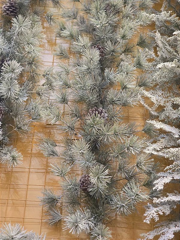 FESTÃO REALISTA NEVADO GALHO ZURIQUE 180 GALHOS 2,70CM - PRÉ VENDA 2026