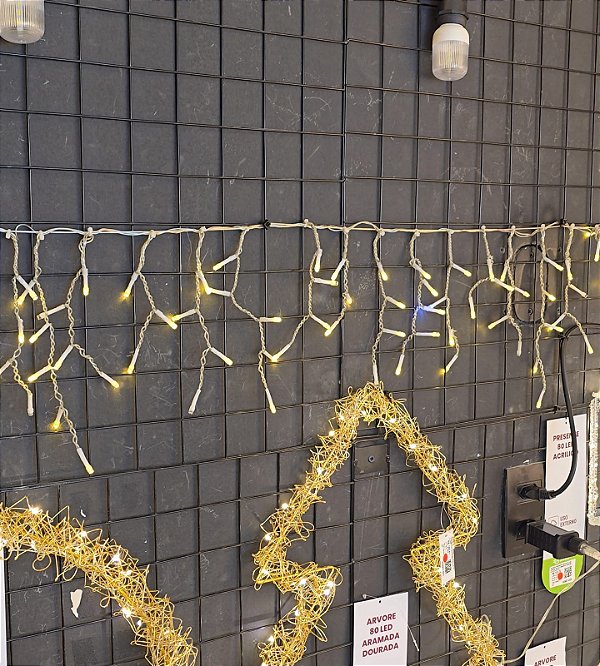 PISCA CASCATA 400 LEDS WARM COM STROBO WARM COM EMENDA USO INTERNO E EXTERNO BIVOLT - PRÉ VENDA 2026