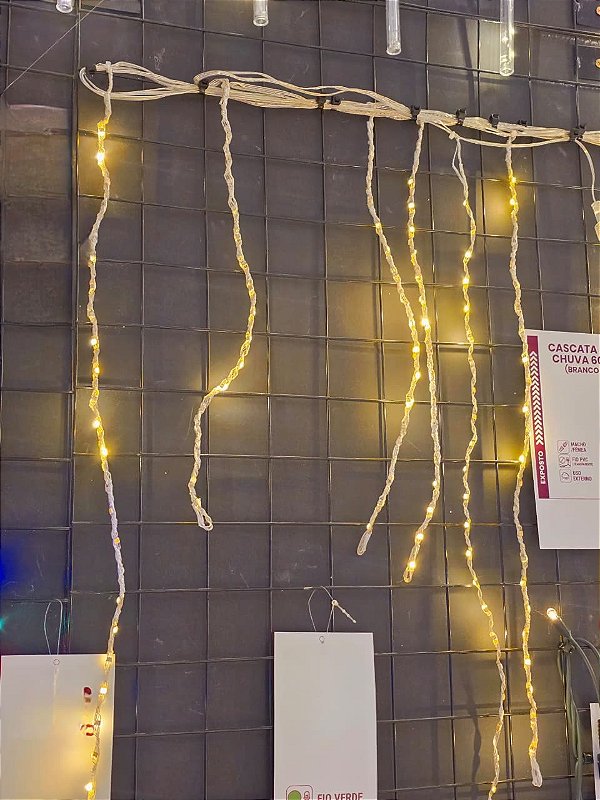PISCA CASCATA 240 LEDS WARM COM EFEITO CHUVA COM EMENDA3 METROS X 60CM USO INTERNO E EXTERNO BIVOLT - PRÉ VENDA 2026