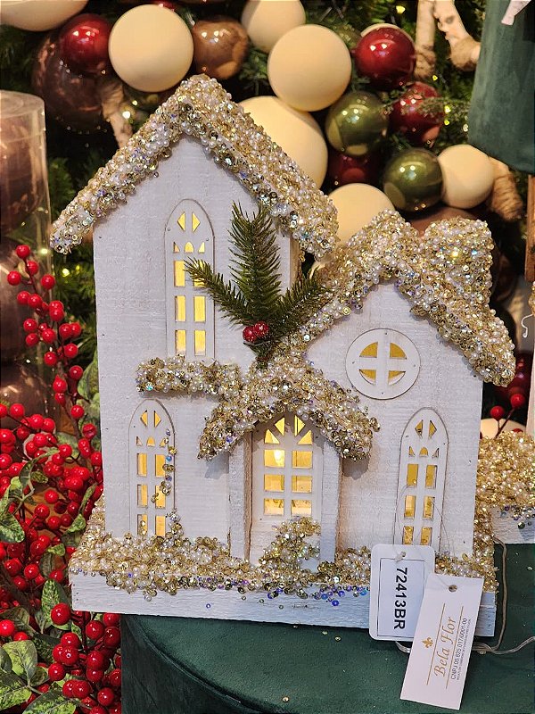 CASA DE MADEIRA COM LED BRANCA COM USB 33CM - PRÉ VENDA 2026