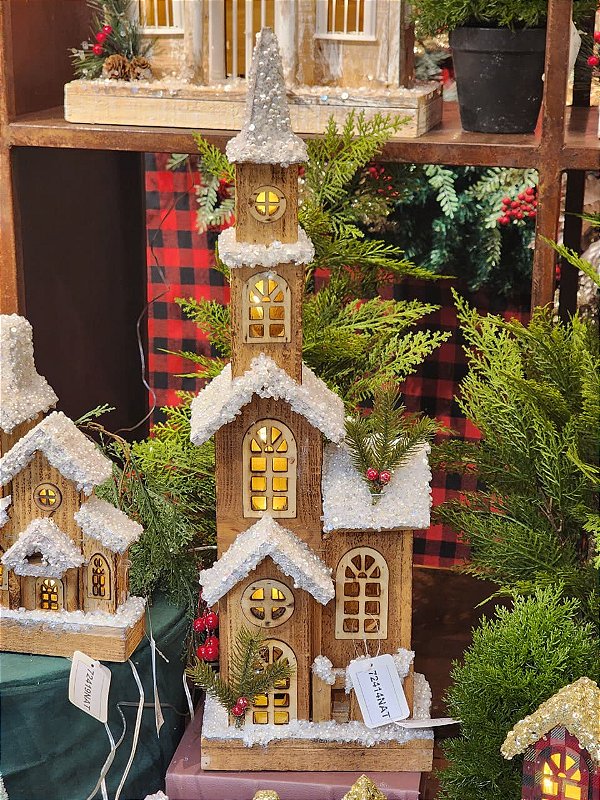 CASA IGREJA DE MADEIRA COM LED NATURAL COM USB 63CM - PRÉ VENDA 2026