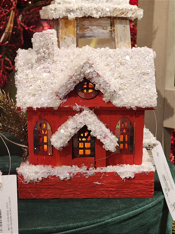 CASA DE MADEIRA COM LED VERMELHA COM USB 15CM - PRÉ VENDA 2026