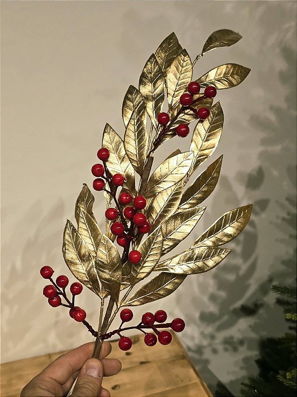 GALHO DECORATIVO FOLHAS DOURADAS COM BERRY 60CM