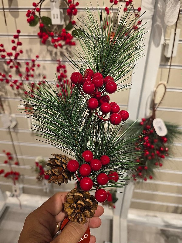 GALHO DECORATIVO BERRY VERMELHO E PINHA 48CM - PRÉ VENDA 2026