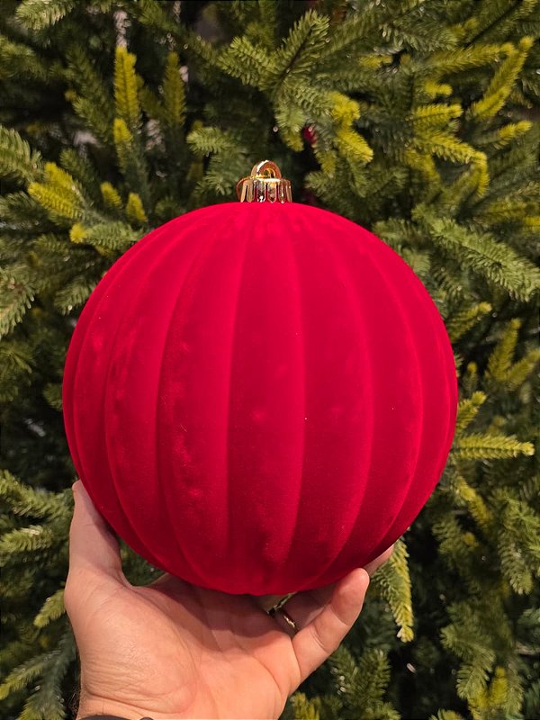 BOLA VELUDO VERMELHA TRABALHADA 20CM