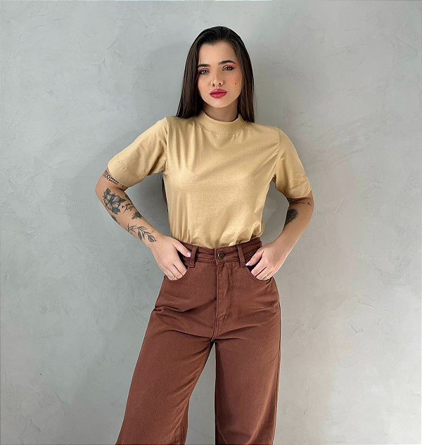 T-SHIRT GOLA ALTA LISA - BEGE AMENDOA