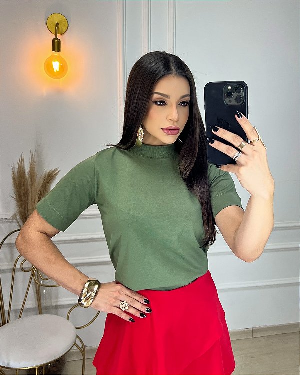T-SHIRT GOLA ALTA LISA - FOLHA SECA