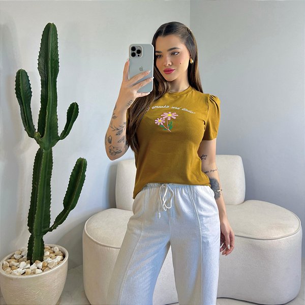 T-SHIRT MANGA PRINCESA O AMANHÃ SERÁ LINDO (BORDADA) - NOZ MOSCADA