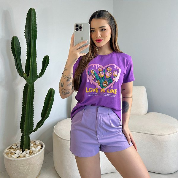 T-SHIRT LOVE IS LIKE C/ APLICAÇÃO - ROXO SENSITIVE