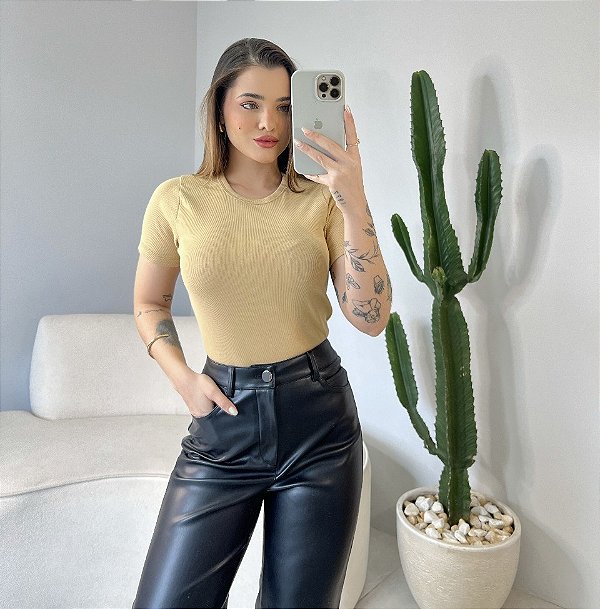 T-SHIRT CANELADA - BEGE AMENDOA