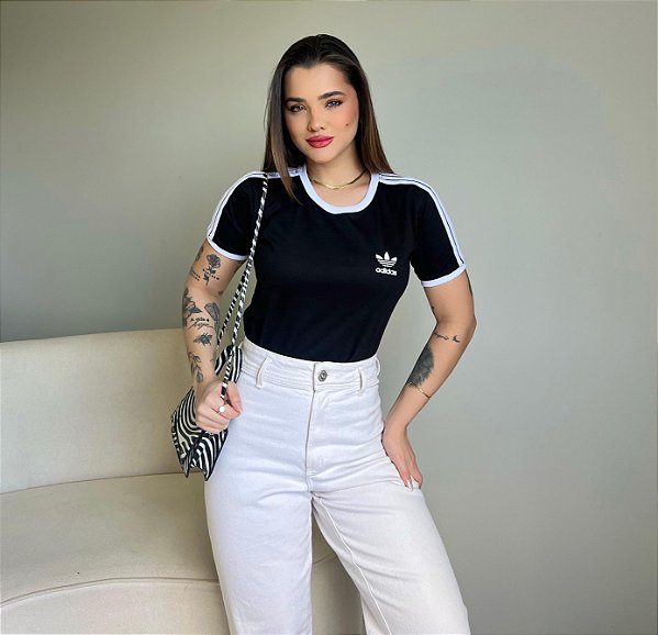 T-SHIRT ADIDAS LISTRAS COM PUNHO - PRETO