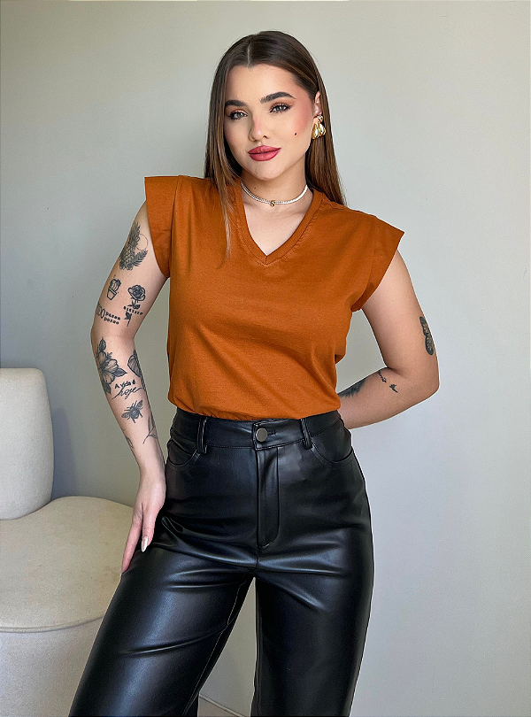 T-SHIRT MUSCLE TEE GOLA V - CARAMELO