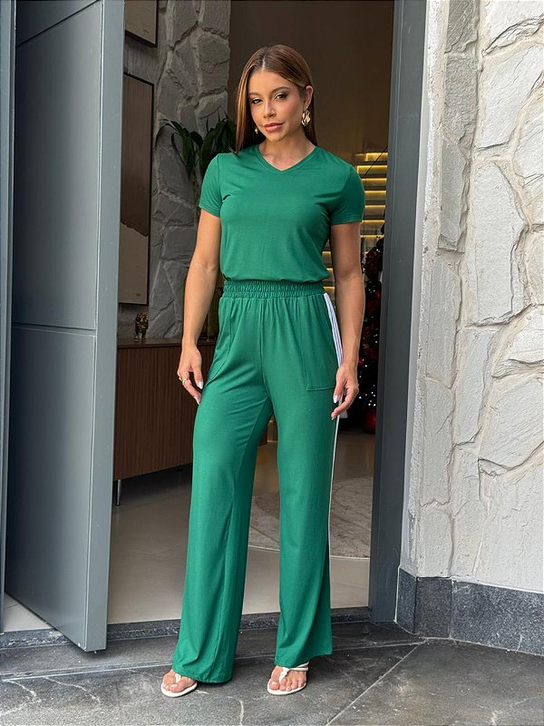 CONJUNTO CALÇA LISTRAS E T-SHIRT GOLA V - VERDE BANDEIRA