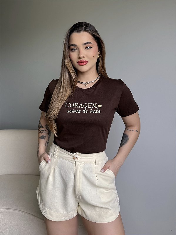 T-SHIRT CORAGEM ACIMA DE TUDO - MARROM EXPRESSO