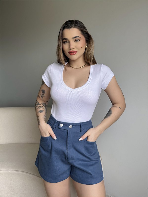 T-SHIRT CANELADA GOLA V - BRANCO