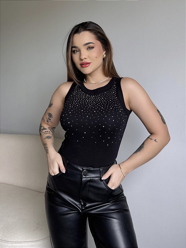 REGATA CANELADA COM STRASS - PRETO