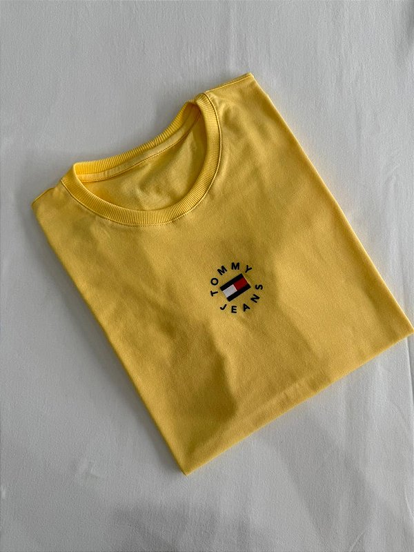 T-SHIRT TOMMY JEANS ALTO RELEVO - AMARELO MANTEIGA