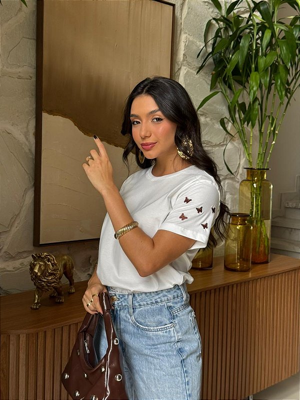 T-SHIRT BORBOLETINHAS BORDADO NA MANGA - OFF WHITE