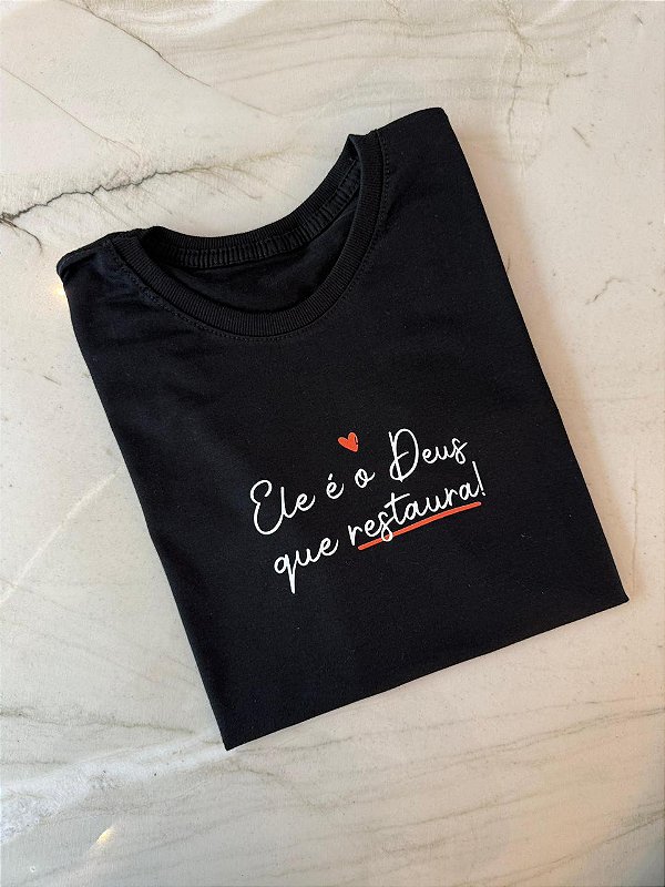 T-SHIRT DTF ELE É O DEUS QUE RESTAURA - PRETO